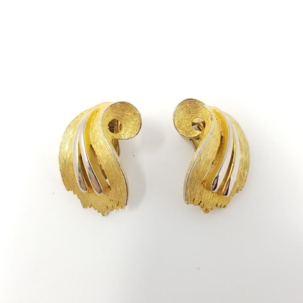 Vintage Gold Tone Clip On Earrings, Retro Mid-century Style, Estate - Picture 4 of 4